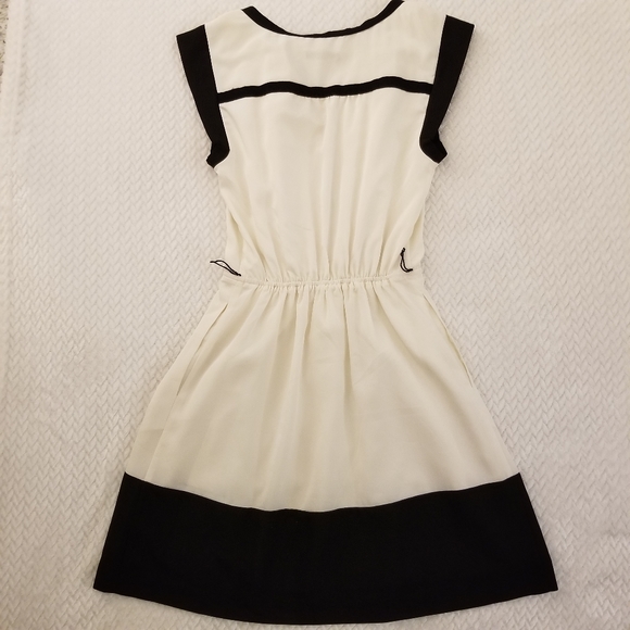 Express Dress - Picture 2 of 8